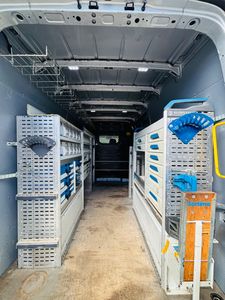 Volkswagen Crafter 2.0 TDI 130kw (L2H2) pojazdná dielňa - fotografia 28