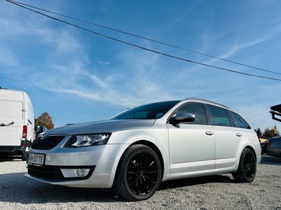 Škoda Octavia Combi 2.0 TDI Business DSG - fotografia 10