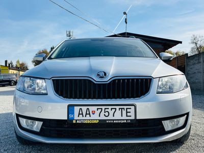 Škoda Octavia Combi 2.0 TDI Business DSG - fotografia 11