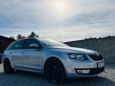Škoda Octavia Combi 2.0 TDI Business DSG - fotografia 12
