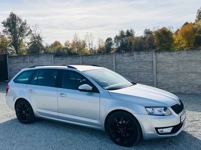 Škoda Octavia Combi 2.0 TDI Business DSG - fotografia 13