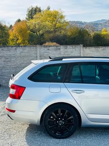 Škoda Octavia Combi 2.0 TDI Business DSG - fotografia 15