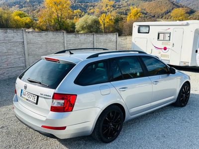 Škoda Octavia Combi 2.0 TDI Business DSG - fotografia 16