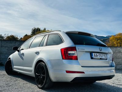 Škoda Octavia Combi 2.0 TDI Business DSG - fotografia 20