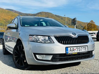 Škoda Octavia Combi 2.0 TDI Business DSG - fotografia 21