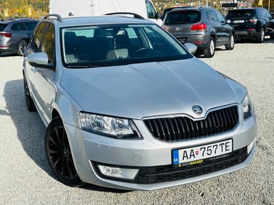 Škoda Octavia Combi 2.0 TDI Business DSG - fotografia 22