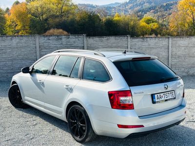 Škoda Octavia Combi 2.0 TDI Business DSG - fotografia 23