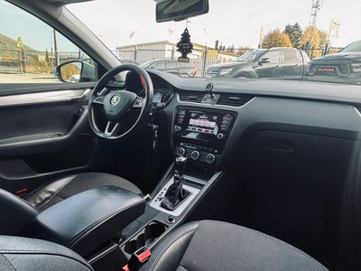 Škoda Octavia Combi 2.0 TDI Business DSG - fotografia 27