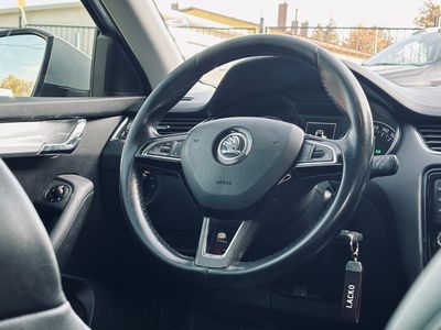 Škoda Octavia Combi 2.0 TDI Business DSG - fotografia 28