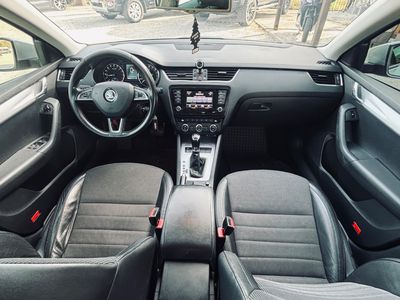 Škoda Octavia Combi 2.0 TDI Business DSG - fotografia 29
