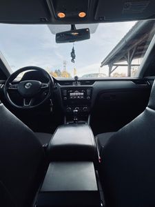 Škoda Octavia Combi 2.0 TDI Business DSG - fotografia 30