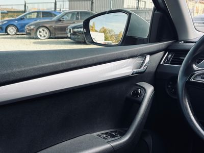 Škoda Octavia Combi 2.0 TDI Business DSG - fotografia 34