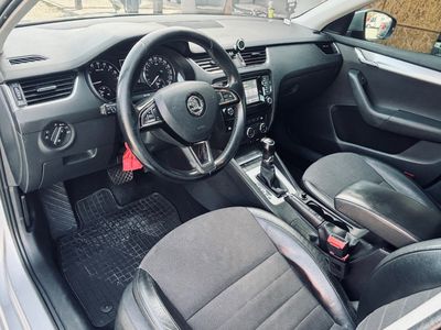 Škoda Octavia Combi 2.0 TDI Business DSG - fotografia 35