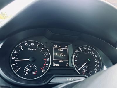 Škoda Octavia Combi 2.0 TDI Business DSG - fotografia 37