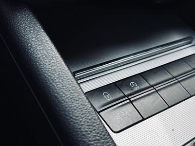 Škoda Octavia Combi 2.0 TDI Business DSG - fotografia 42