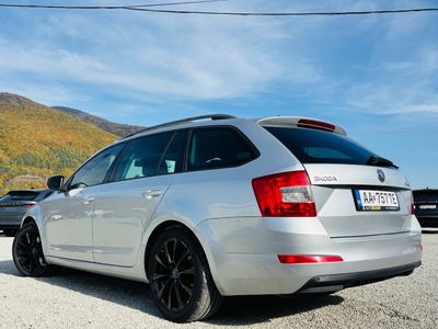 Škoda Octavia Combi 2.0 TDI Business DSG - 6
