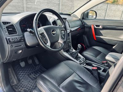 Chevrolet Captiva 2.2 D 4x4 LTZ 7m - fotografia 31