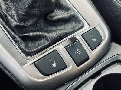 Chevrolet Captiva 2.2 D 4x4 LTZ 7m - fotografia 33