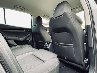 Škoda Octavia Combi 2.0 TDI SCR Style DSG - fotografia 33