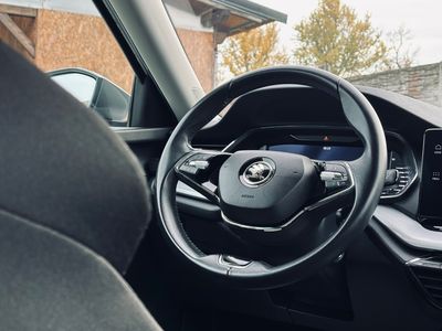 Škoda Octavia Combi 2.0 TDI SCR Style DSG - fotografia 36