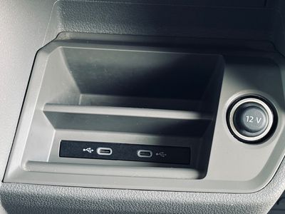 Volkswagen Crafter L3H2 2.0 TDI 103kw top stav - fotografia 33